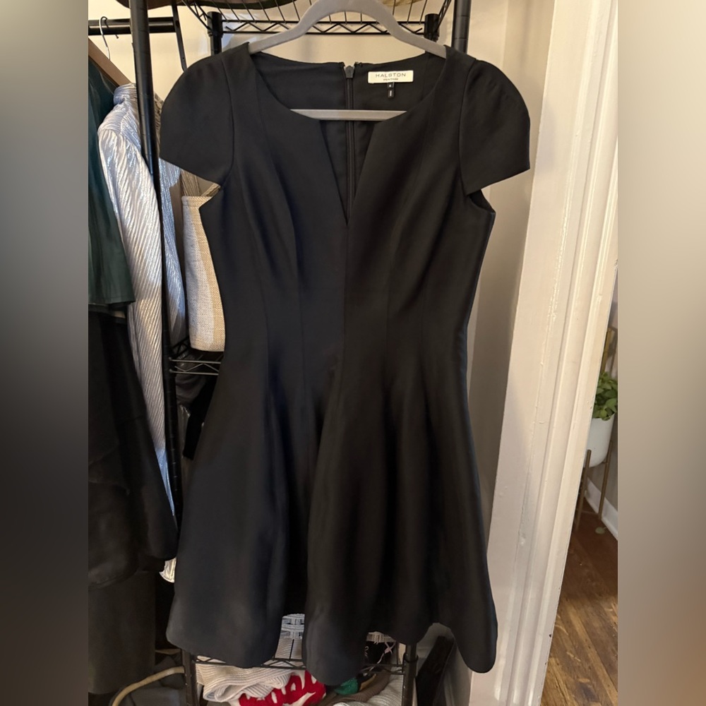 Halston Heritage Capsleeve cocktail dress size 6